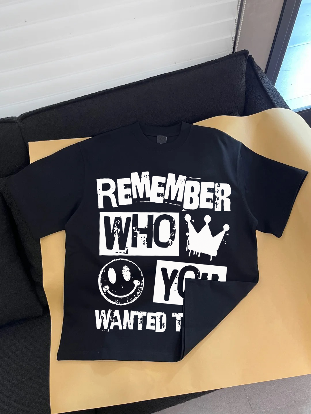 ÁO REMEMBER WHO YOU