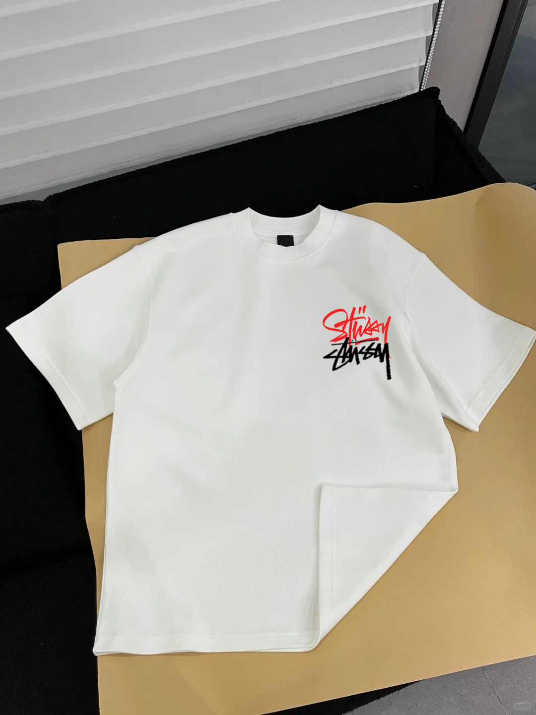 S / Trắng